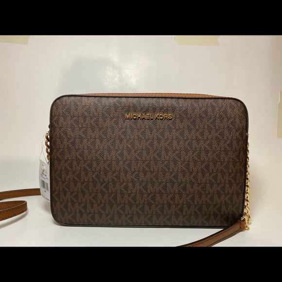 selling my MK bag - Picture 3 of 4